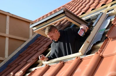 Pose de fenêtres de toit Velux à Volon